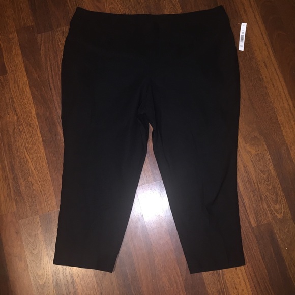 Courtenay Pants - NWT Black Capri pants PLUS size 3X